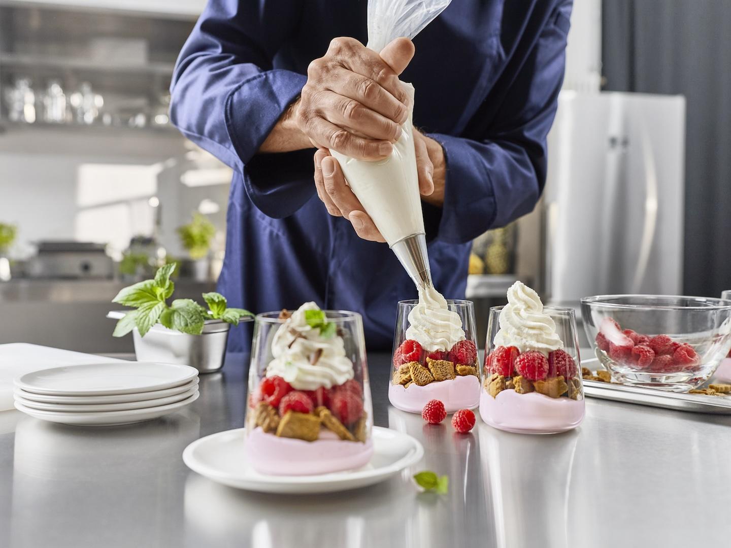 Trifle met bessen en karamel