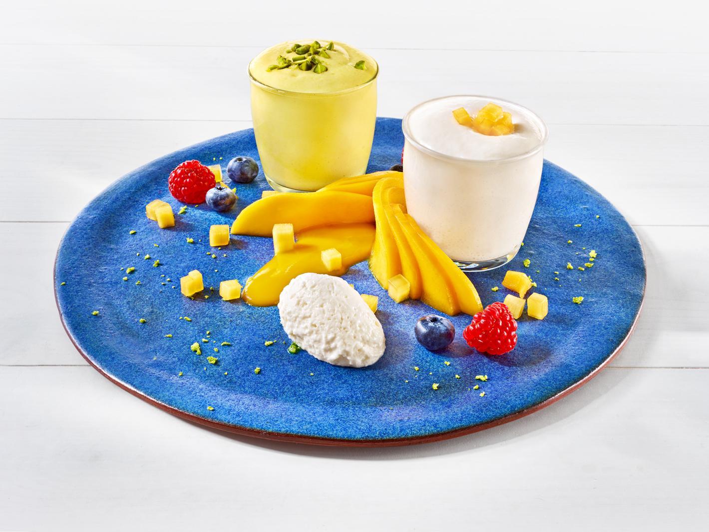 Drie soorten panna cotta met mango Drie soorten panna cotta met mango