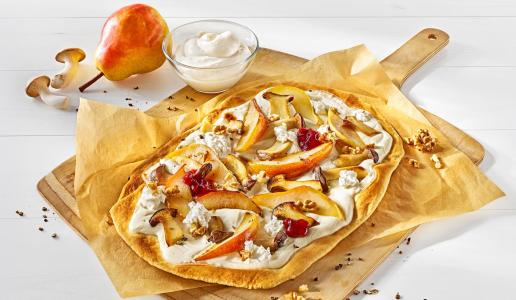 Flammkuchen met peer en koningsoesterzwammen