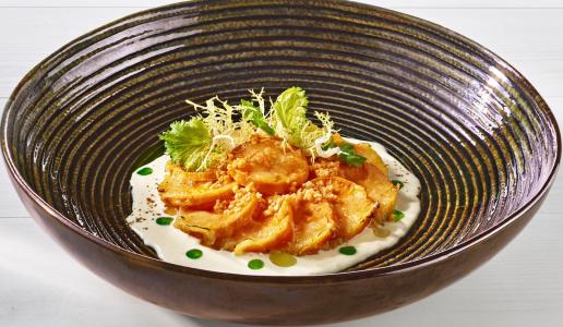 Zoete aardappelgratin met Cajun Spice, roomsaus & tarwegrasbouillon